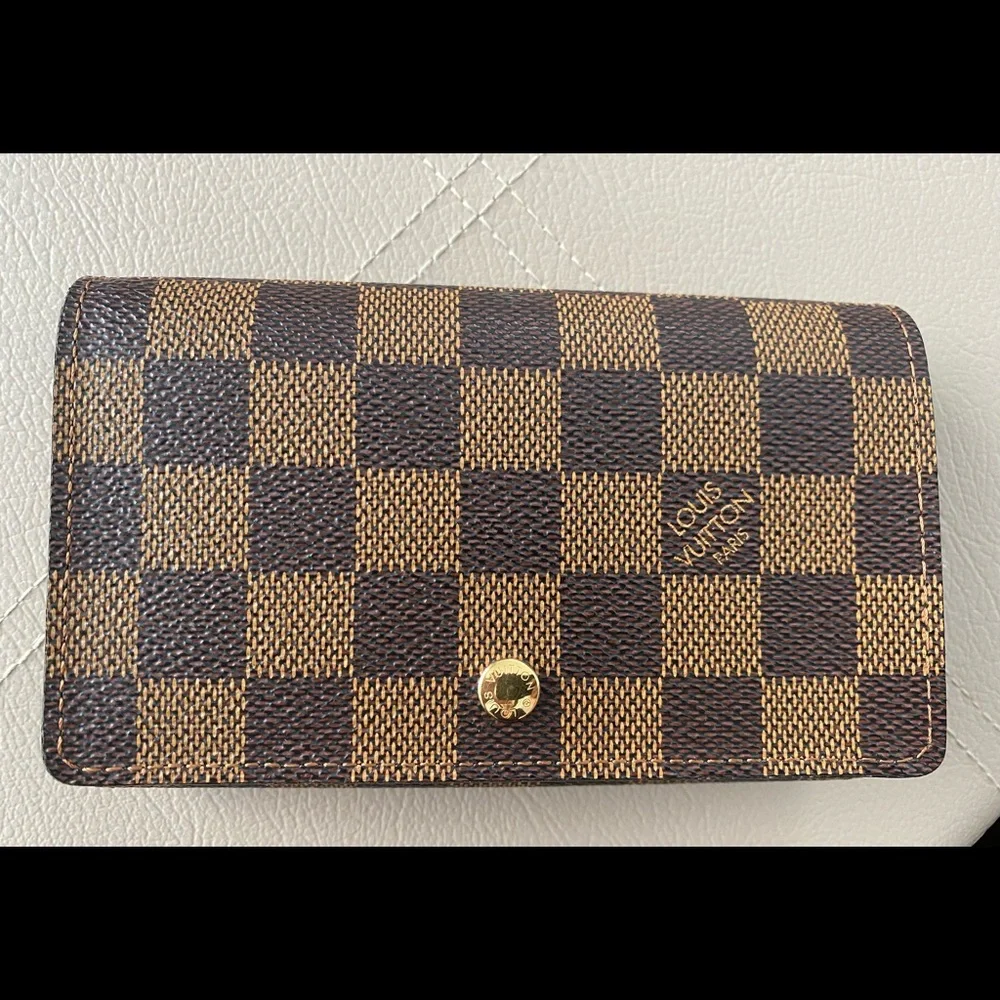 LOUIS VUITTON Tresor wallet - Picture 2 of 15